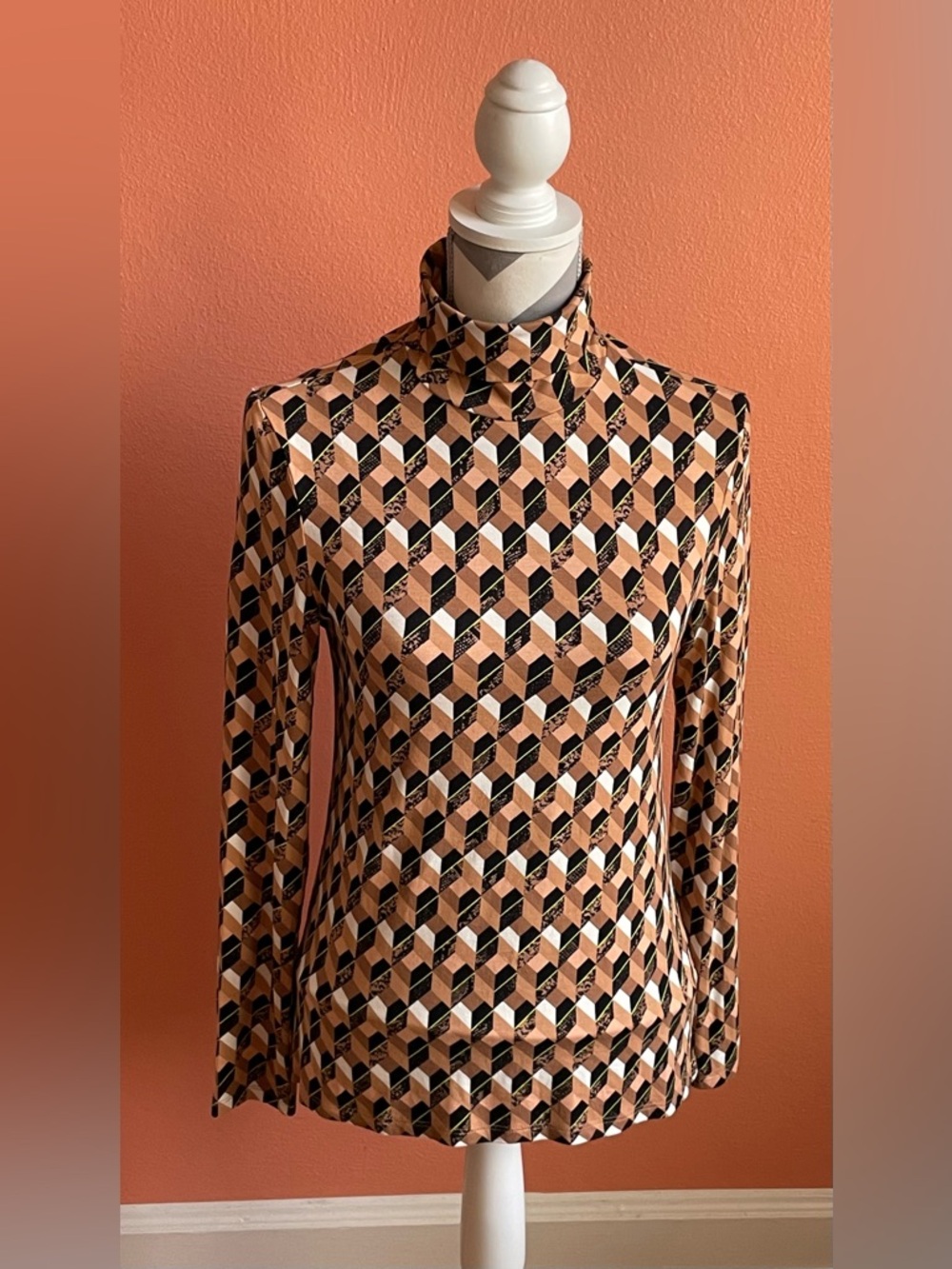 River Island Geometric Print Long Sleeve Tee in Peach, Black & White. NWT